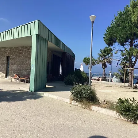 Indépendant, Front De Et à 200m Antibes