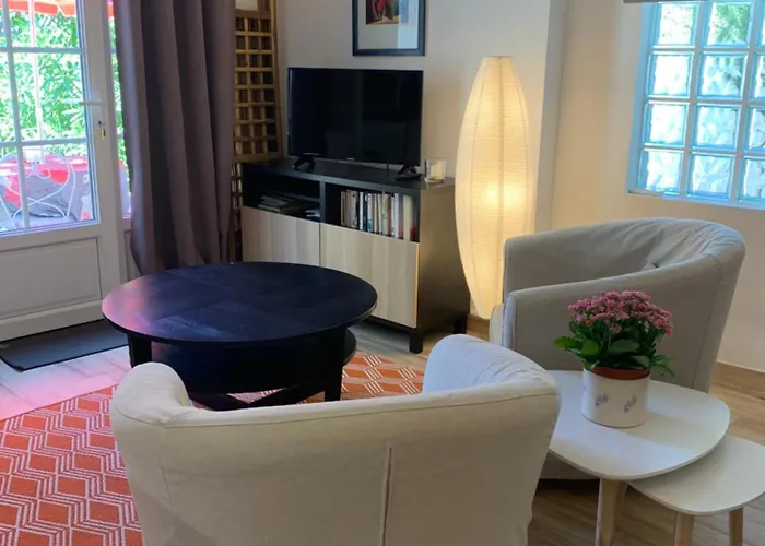 Indépendant, Front De Et à 200m Antibes